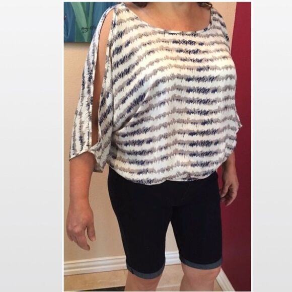 Cynthia Rowley Top Womens Medium Cold Shoulder Blue Striped White Blouse - Picture 2 of 16